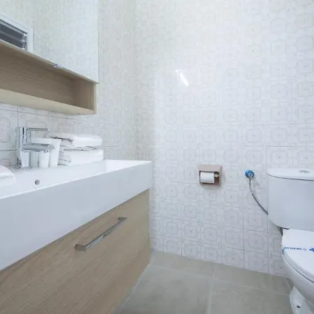 R68 Montserrat 32-3 Apartment *