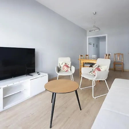 R68 Montserrat 32-3 Apartment